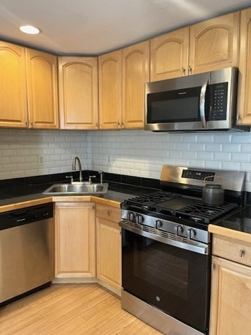 18 Bradford St, Westford