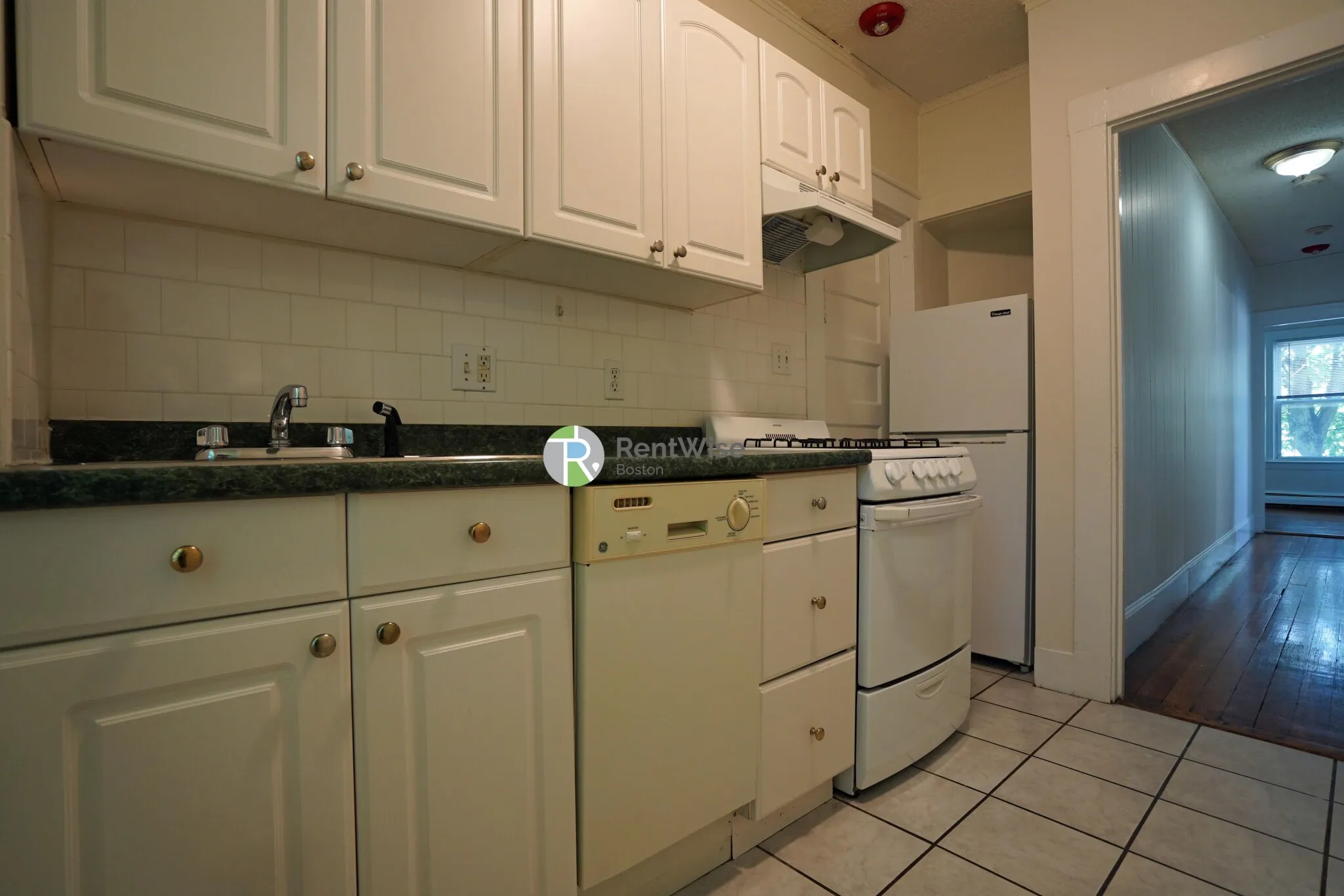 1 Ashford Ct, Allston