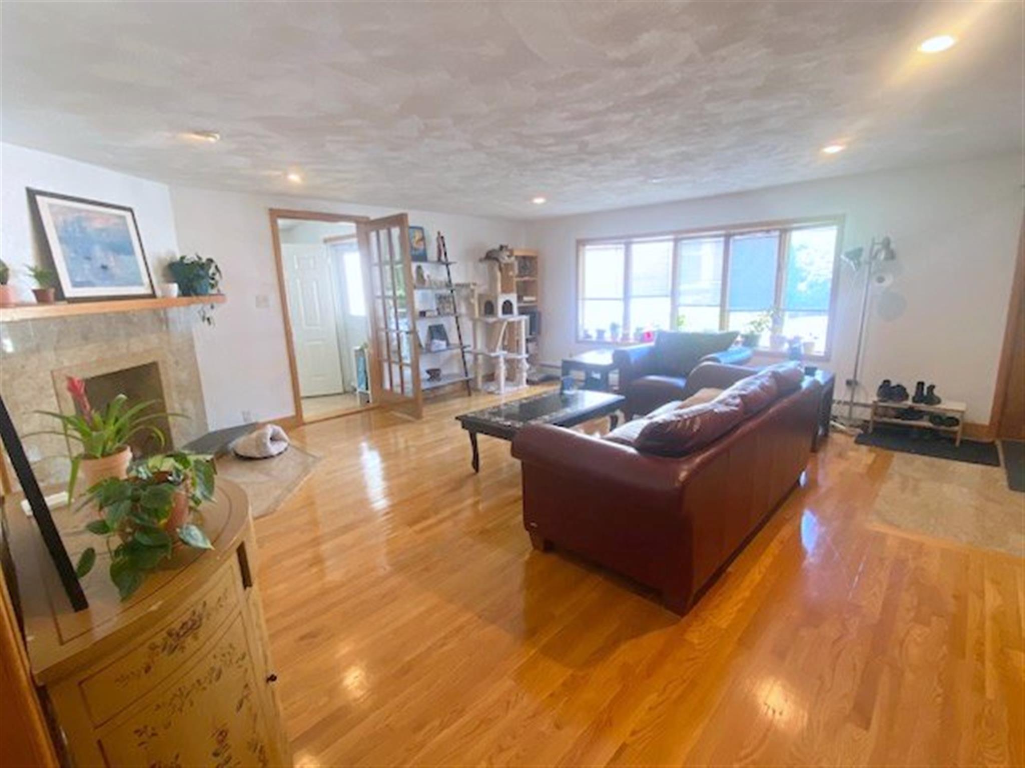 4 bed, 1.5 bath apartment for rent at 16 Summit Ave Unit 16, Prospect Hill — photo 5 of 30