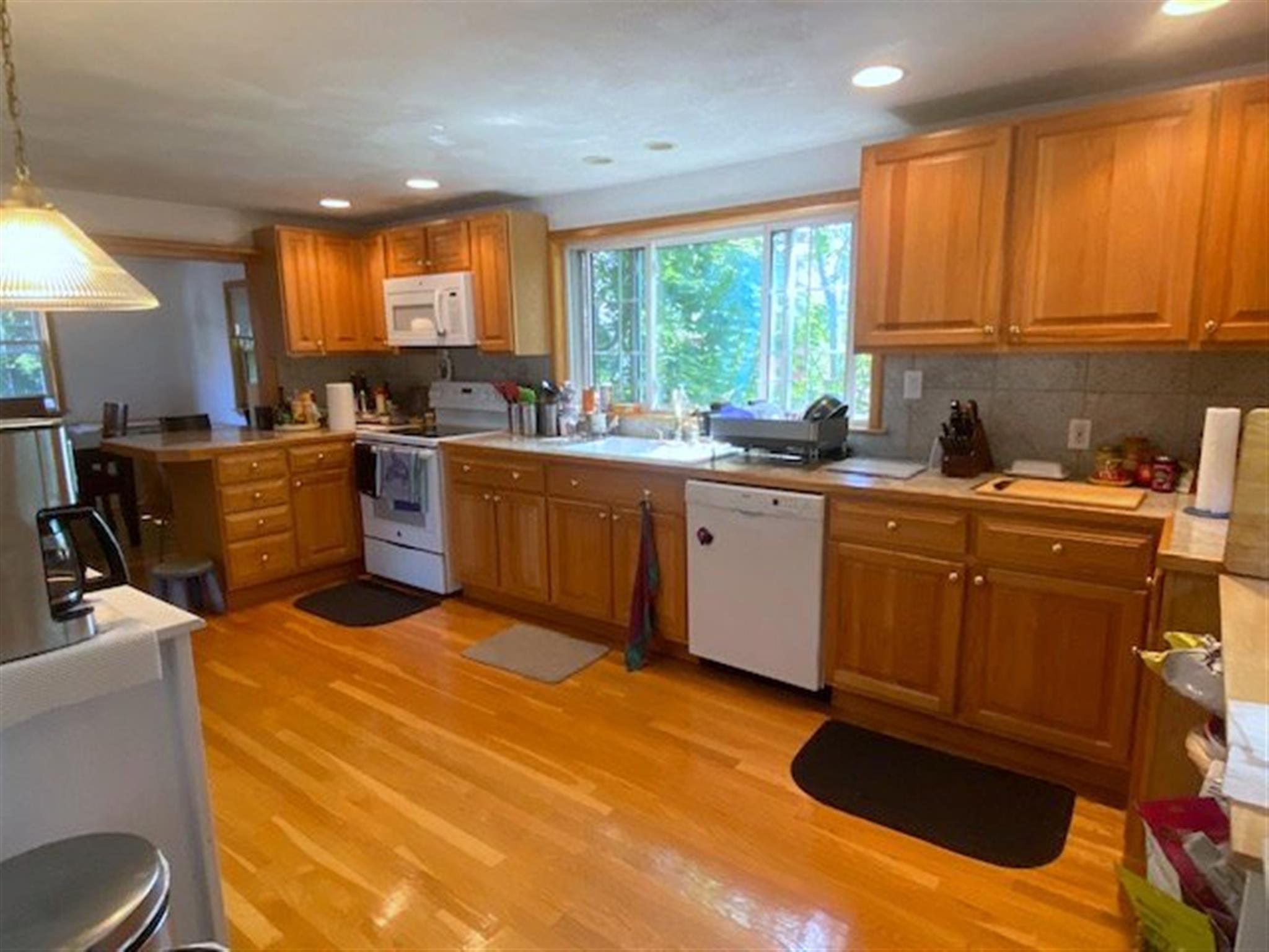 4 bed, 1.5 bath apartment for rent at 16 Summit Ave Unit 16, Prospect Hill — photo 2 of 30