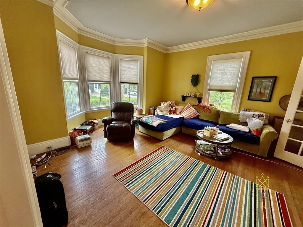 77 Fair Oaks Ave, Newton