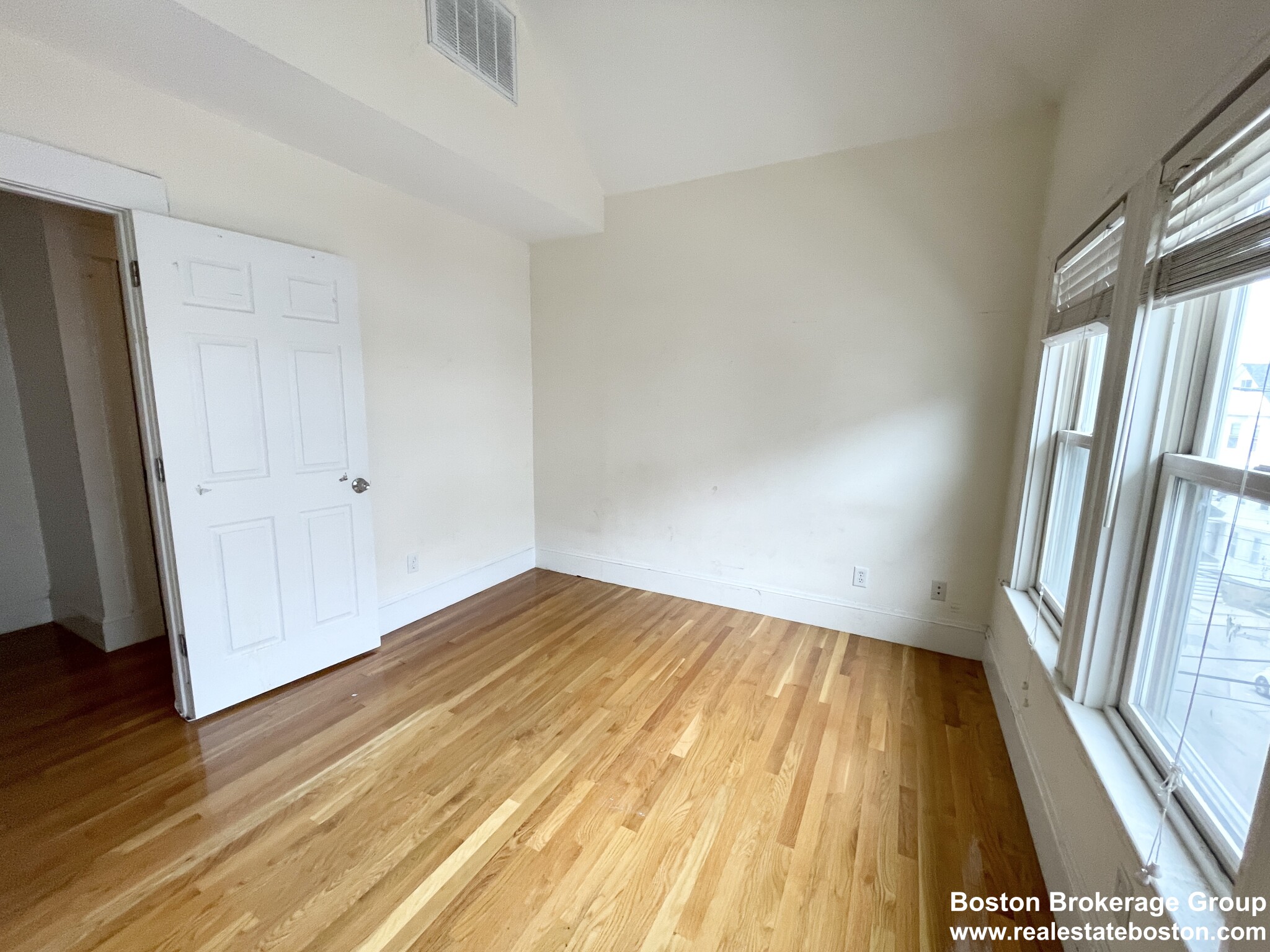 15 Sunset St, Mission Hill