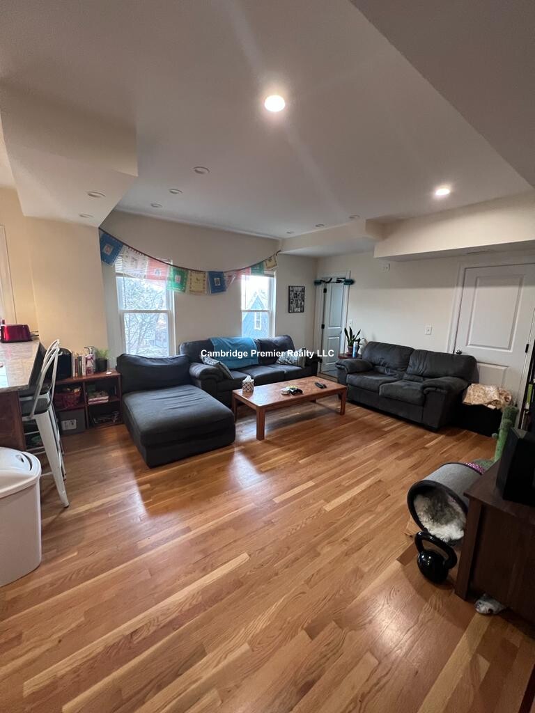 4 bed, 4+ bath apartment for rent at 28 Cherry St Unit 2, Spring Hill