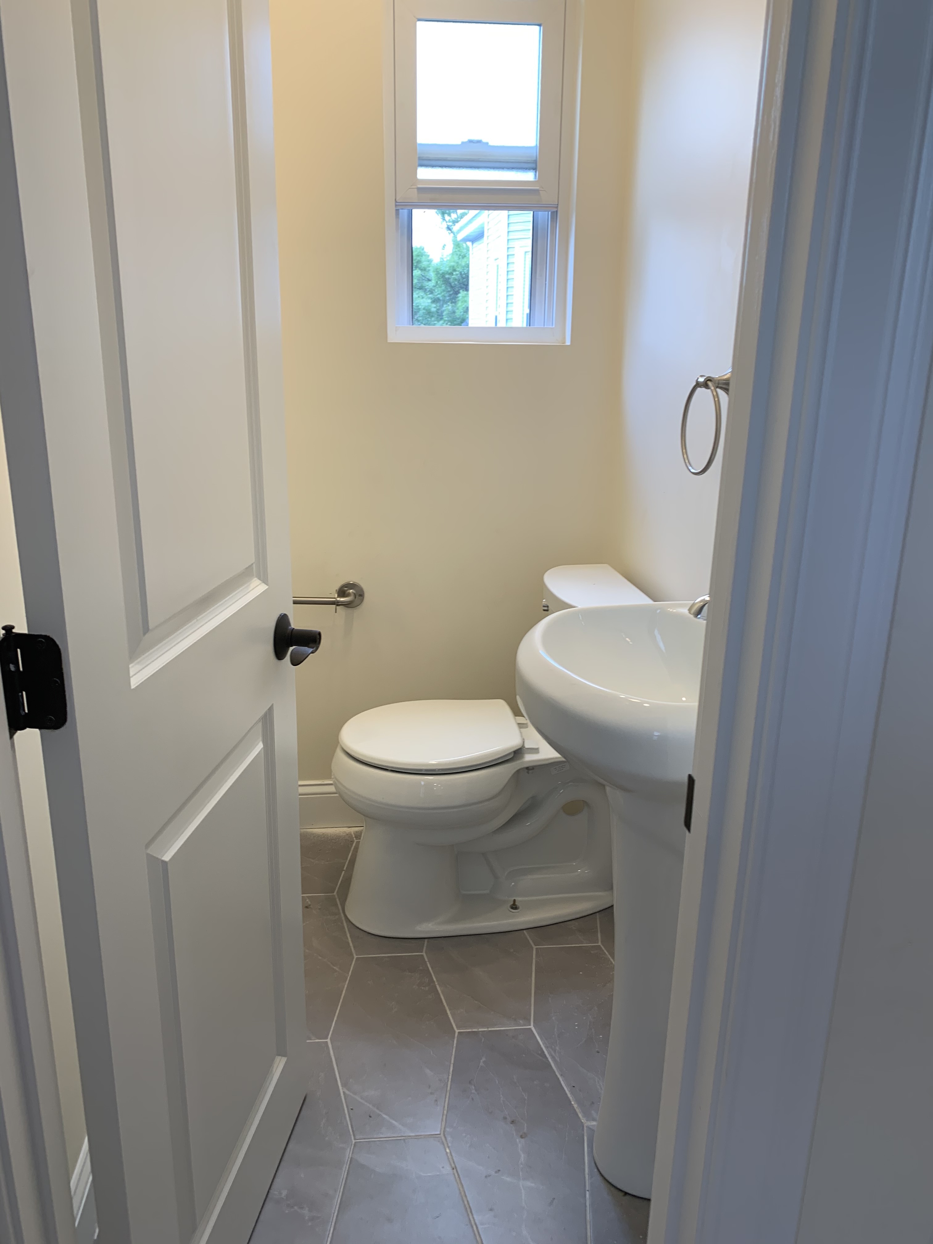 3 bed, 1 bath apartment for rent at 28R Cherry St Unit 1, Davis Square — photo 4 of 6