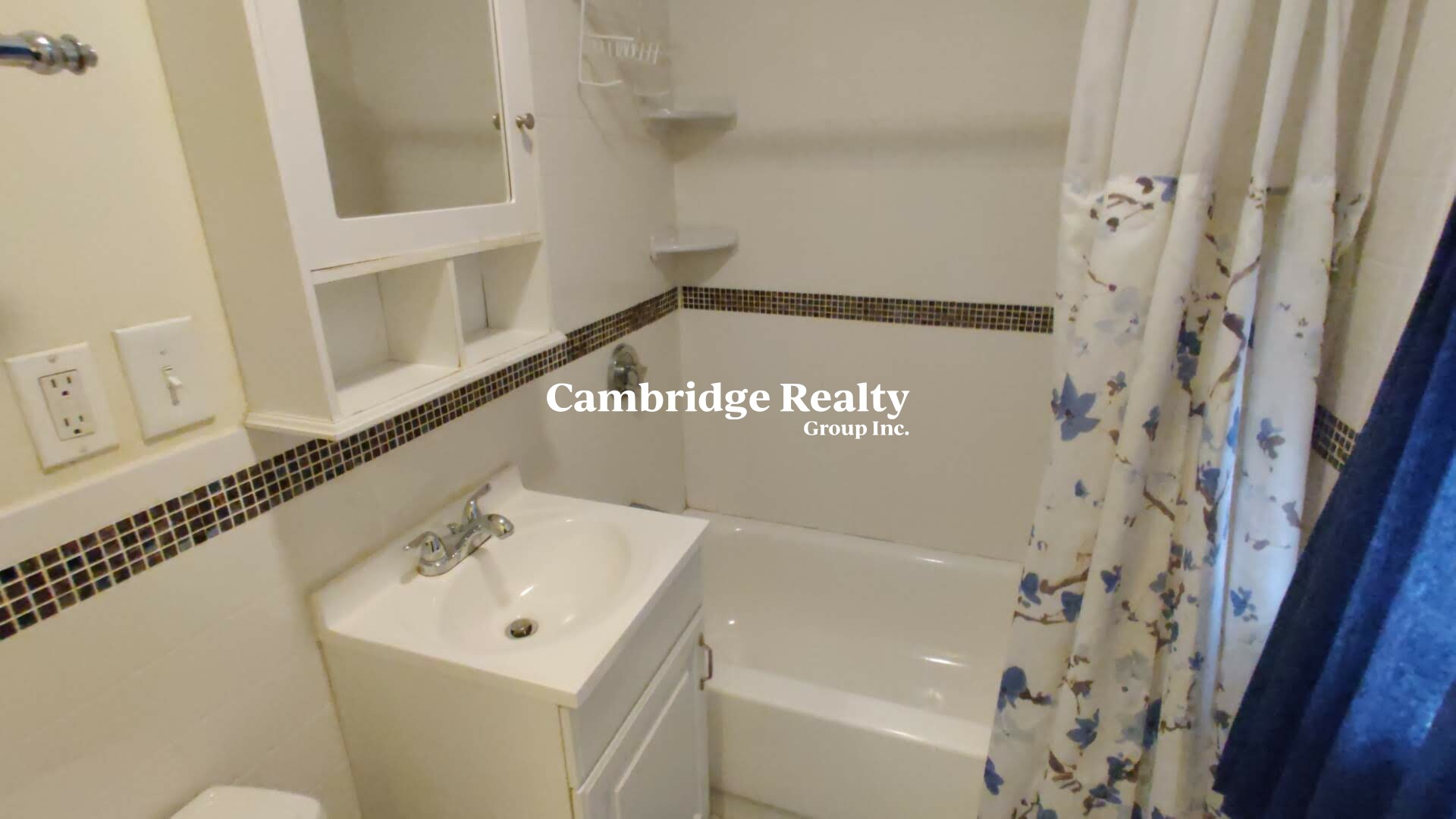 51 Bay State Ave, Powder House Square