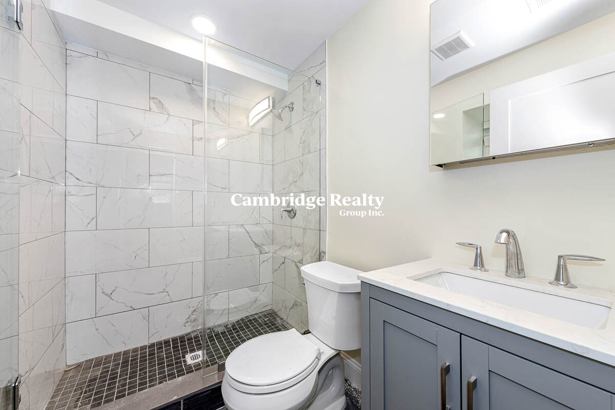 70 Stanley Ave, South Medford