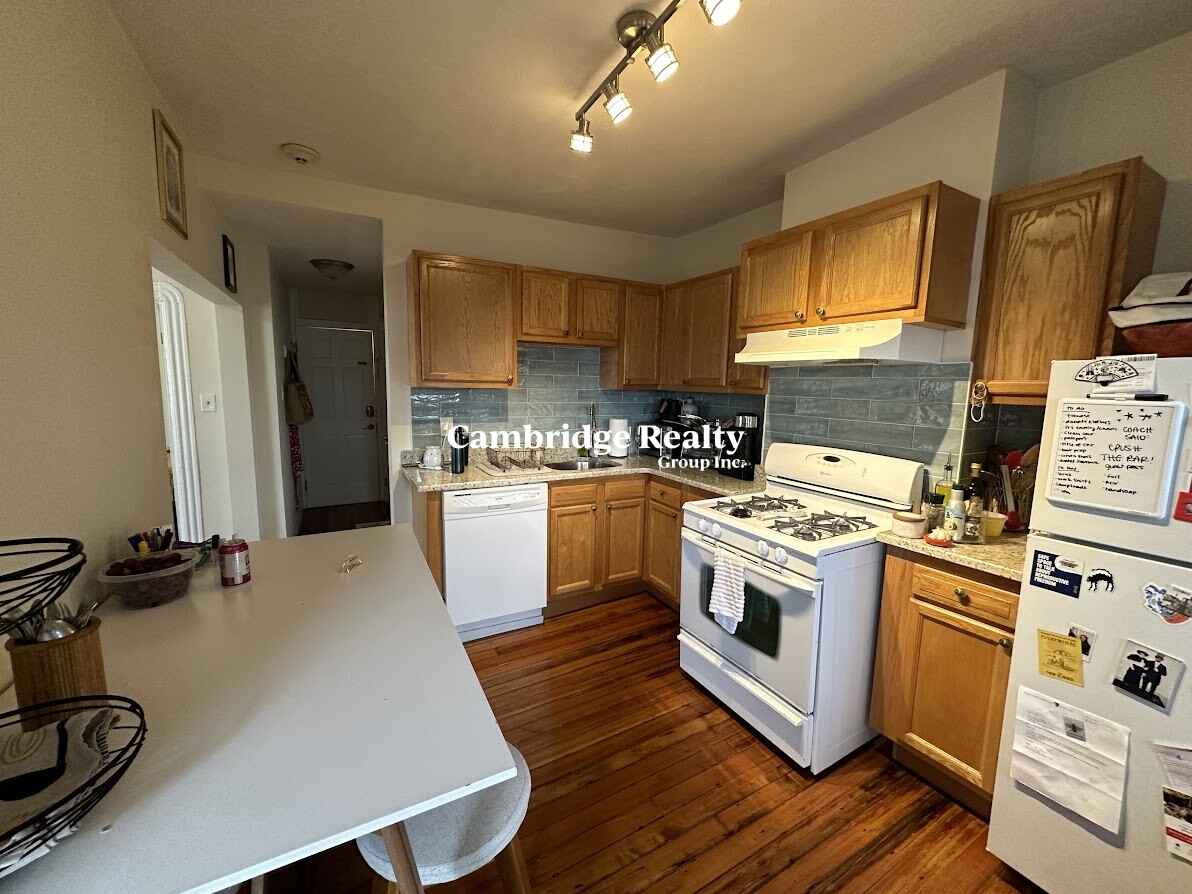 2 bed, 1 bath apartment for rent at 1056 Cambridge St Unit 5T, Inman Square — photo 5 of 11