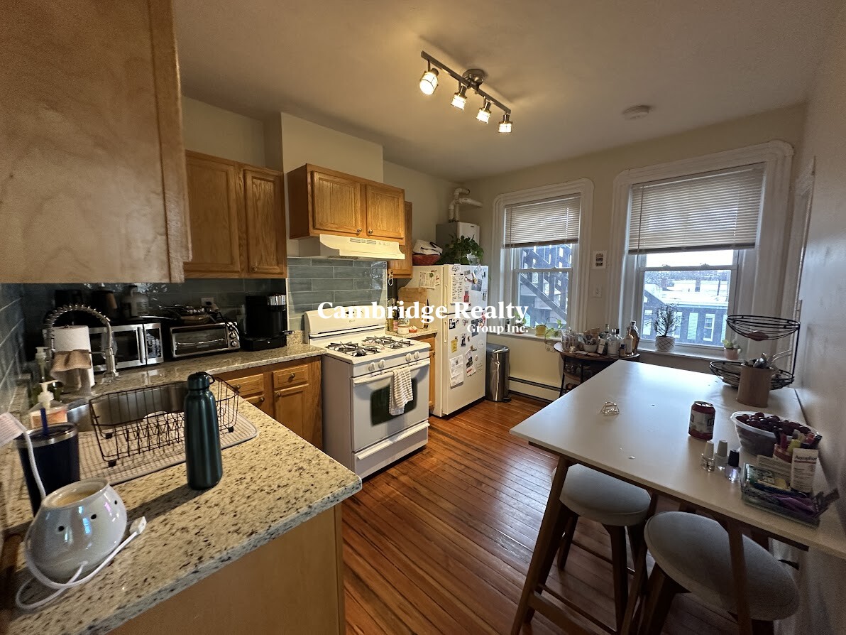2 bed, 1 bath apartment for rent at 1056 Cambridge St Unit 5T, Inman Square — photo 4 of 11
