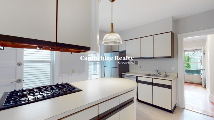 57 Hawthorne St, Davis Square