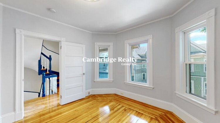 57 Hawthorne St, Davis Square