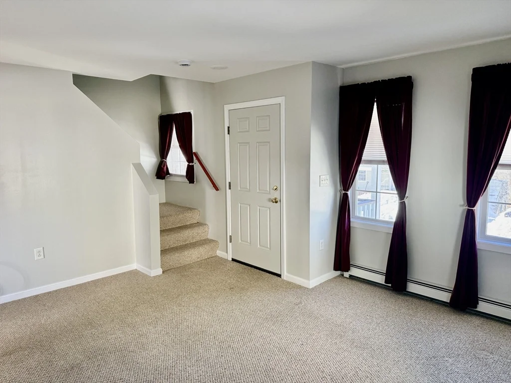 50 Wigwam Hill Dr, Worcester