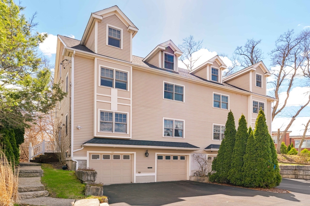 117-1 Florence St, Chestnut Hill