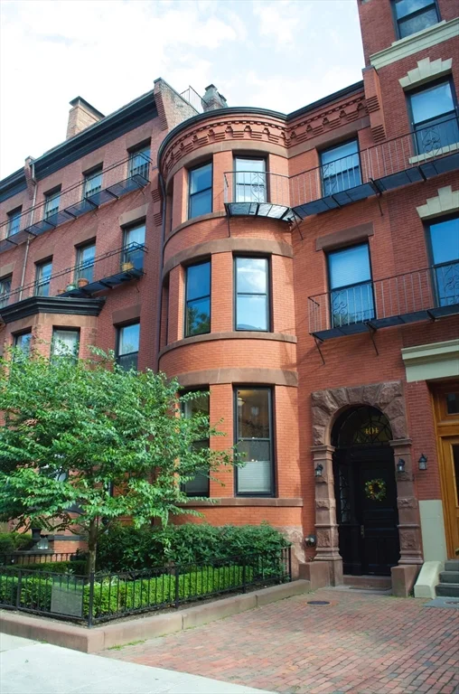 404 Marlborough St, Back Bay