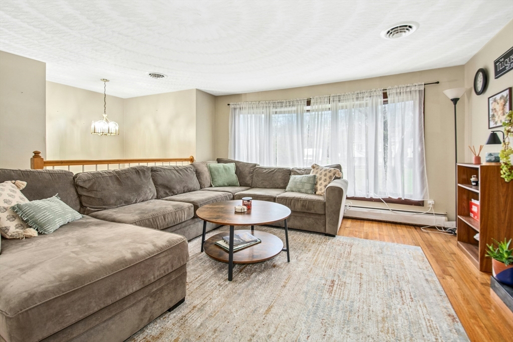 67 S Oxford Rd, Millbury