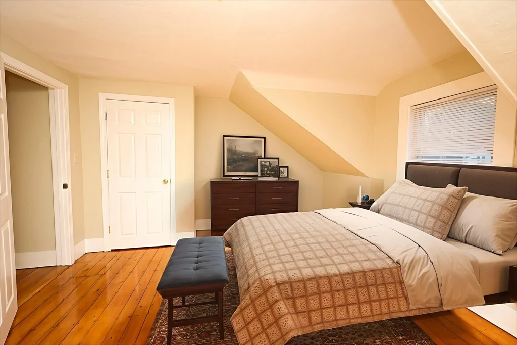 32 Sheppard Ave, Braintree