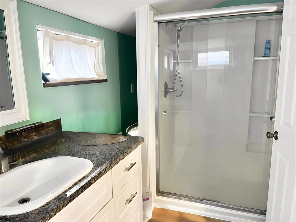 13R West Ave, Kingston