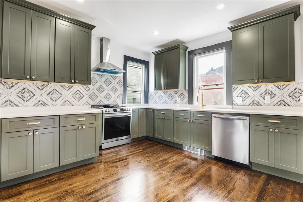 10 Carlton St, Somerville