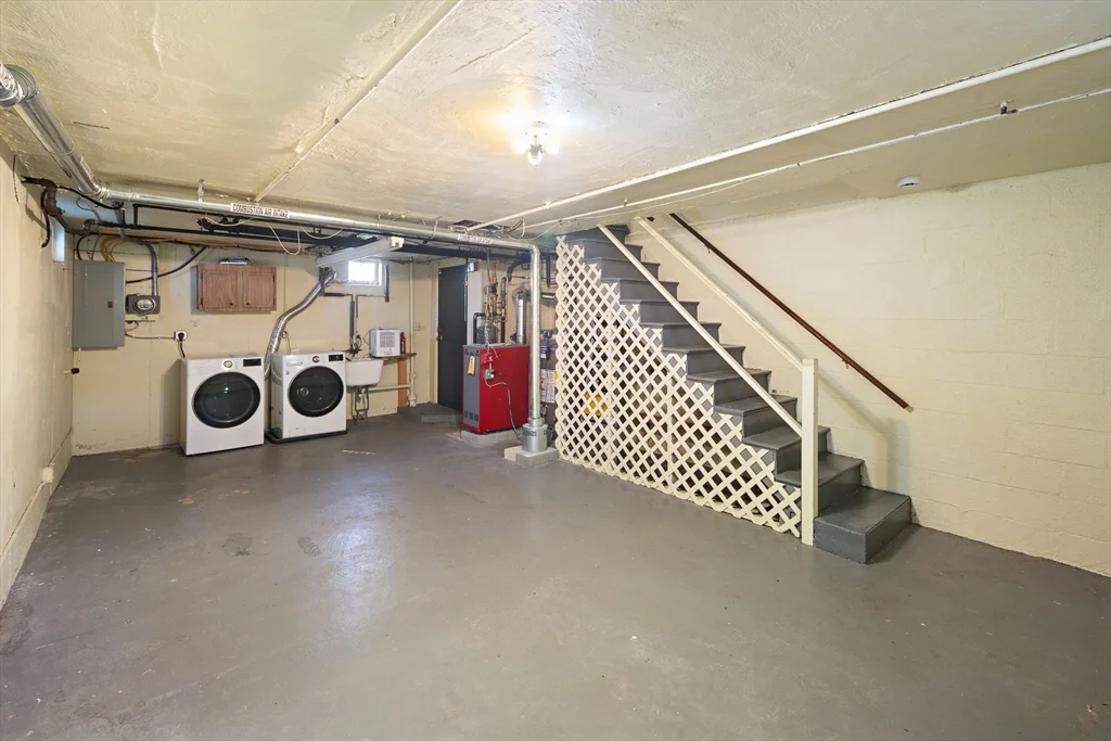 39 Charlesbank Rd, Newton Corner