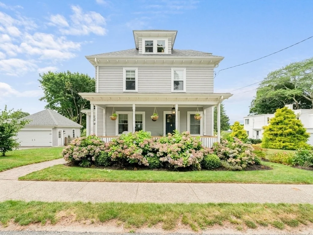 548 Elm St, Dartmouth