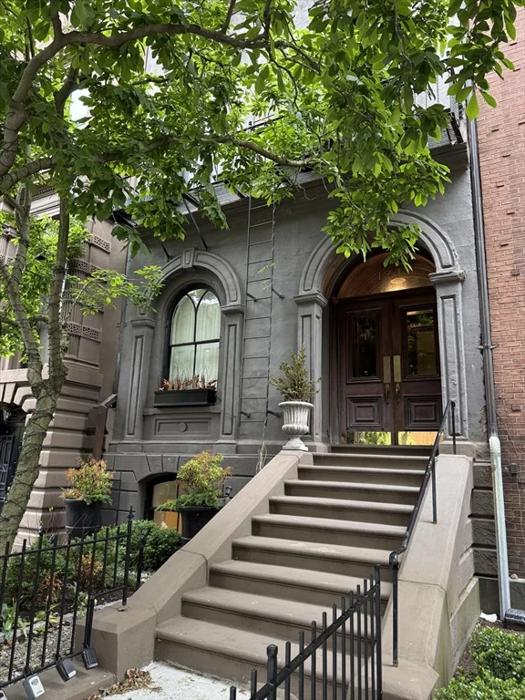 124 Beacon St, Back Bay