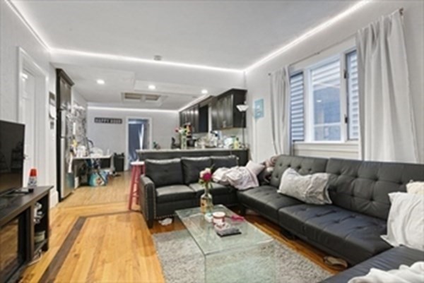 79 Eutaw St, East Boston