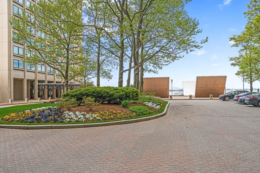 85 E India Row, Waterfront