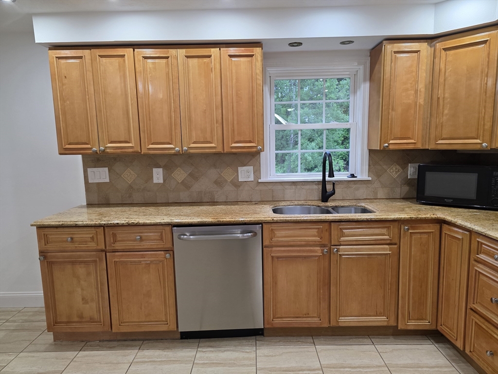 4 Hickey Dr, Framingham