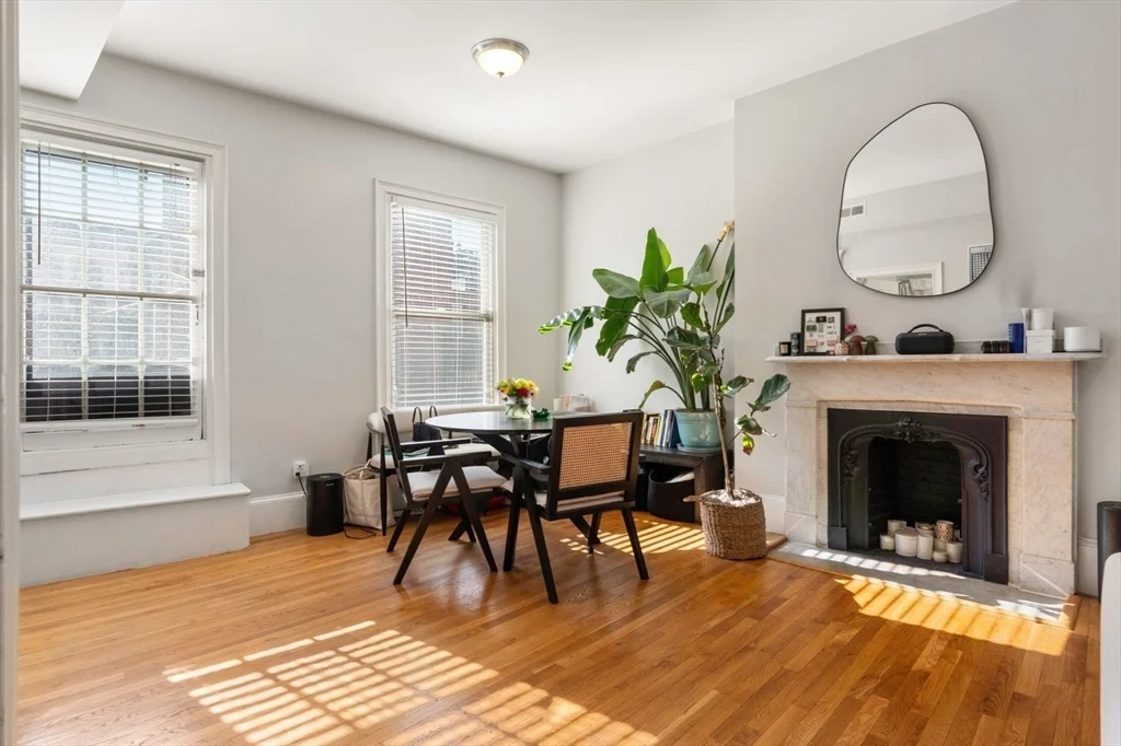 62 West Cedar St, Beacon Hill