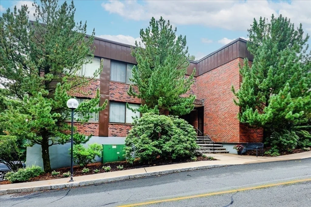 1002 Paradise Rd, Swampscott