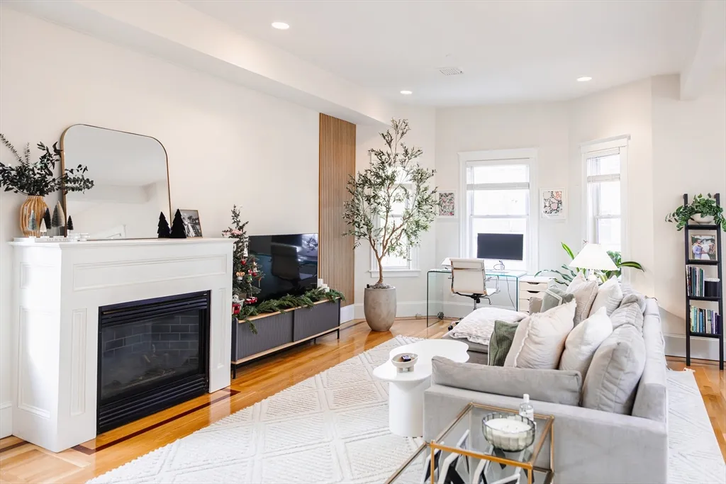 663 E 7th, South Boston