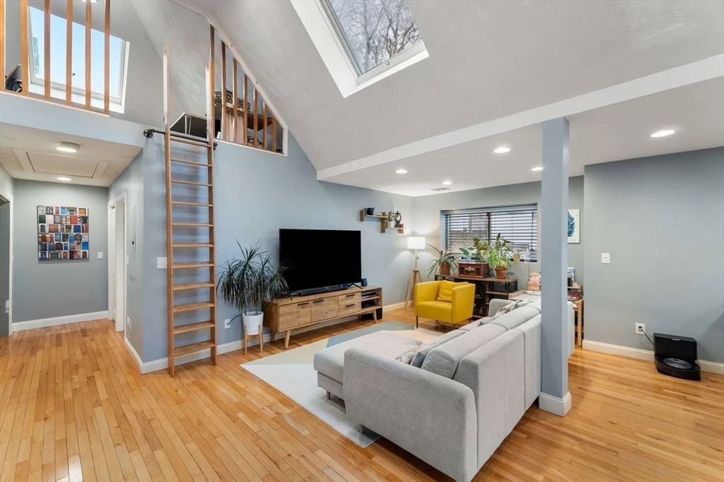 890 Winthrop Ave, Beachmont