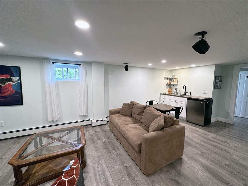 15 Wayland Rd, Wakefield