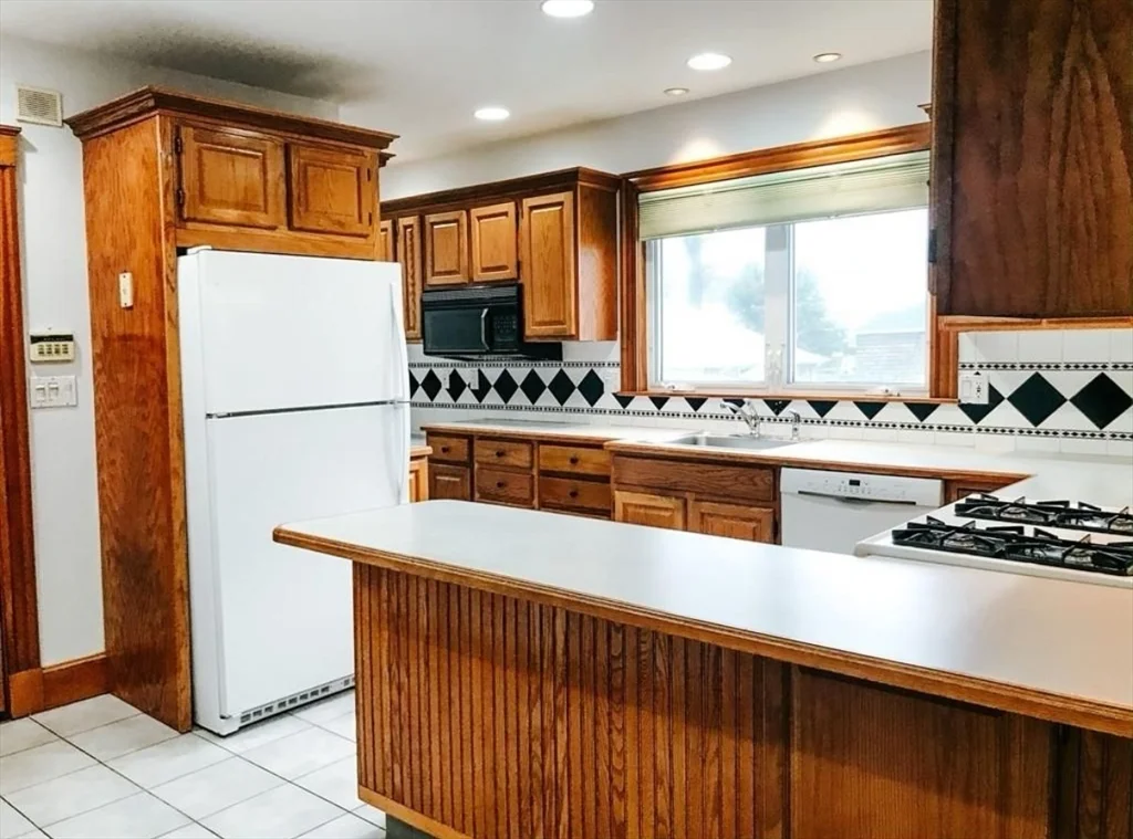 78 Webster St, Medford