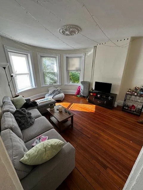 96 Calumet St, Mission Hill