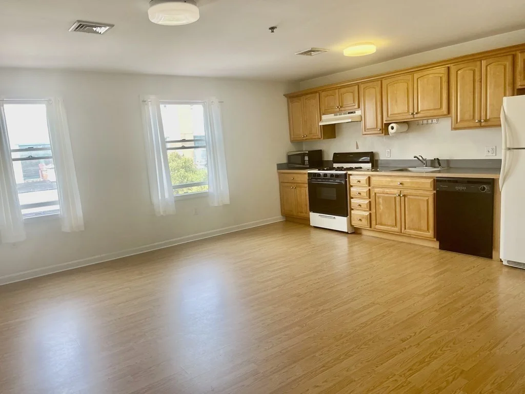 145 Union St, Center