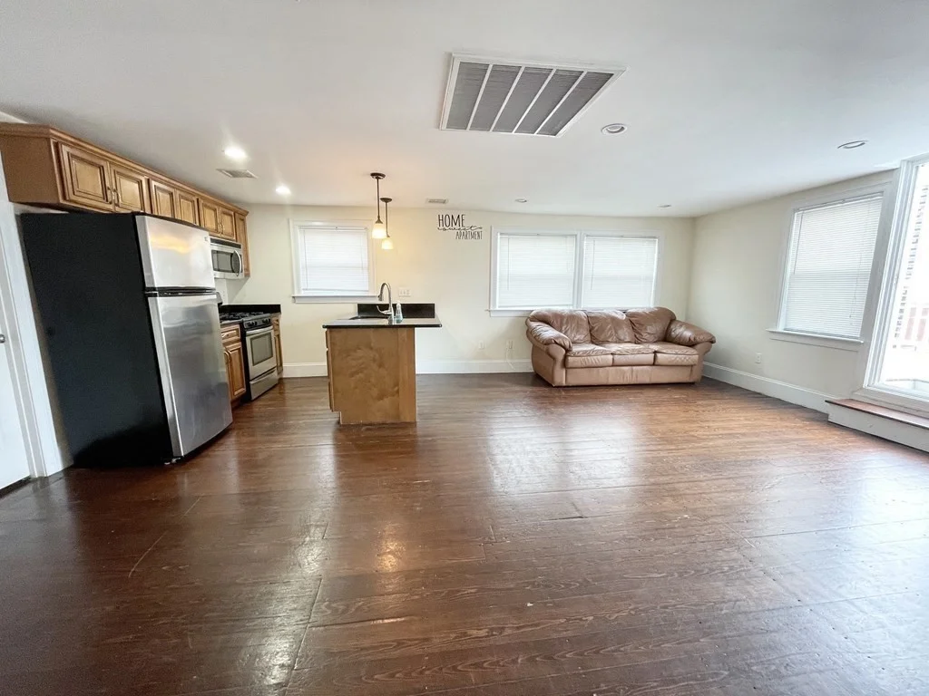 178 Hillside St, Mission Hill