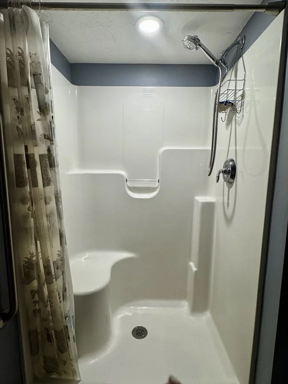 38 North Main St, Carver