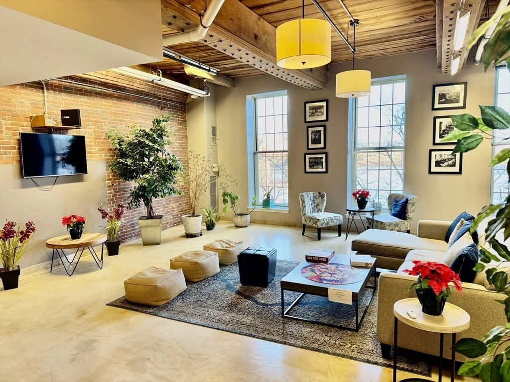 35 Riverwalk Way, Lowell