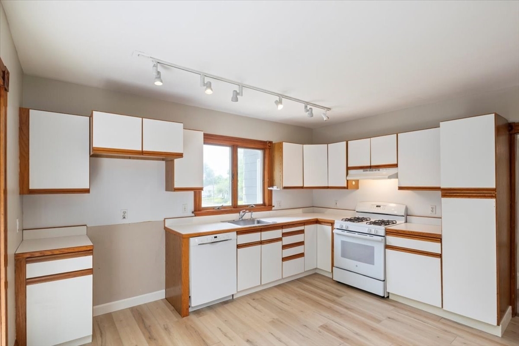 40 Whitehall St, East Dedham