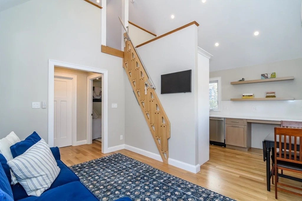 12R Maugus Ave, Wellesley Hills