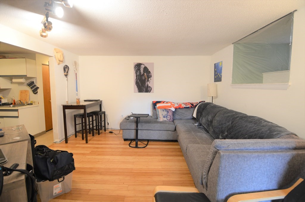 21 Kinross Rd, Brighton