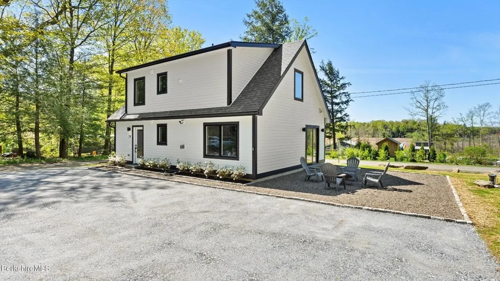 29 Chestnut Rd, Richmond