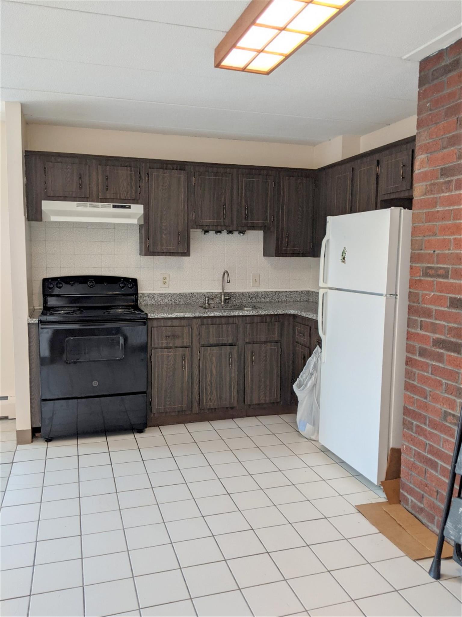 2 bed, 1.5 bath apartment for rent at 25 Hommer St Unit 33, Huron Village — photo 3 of 19