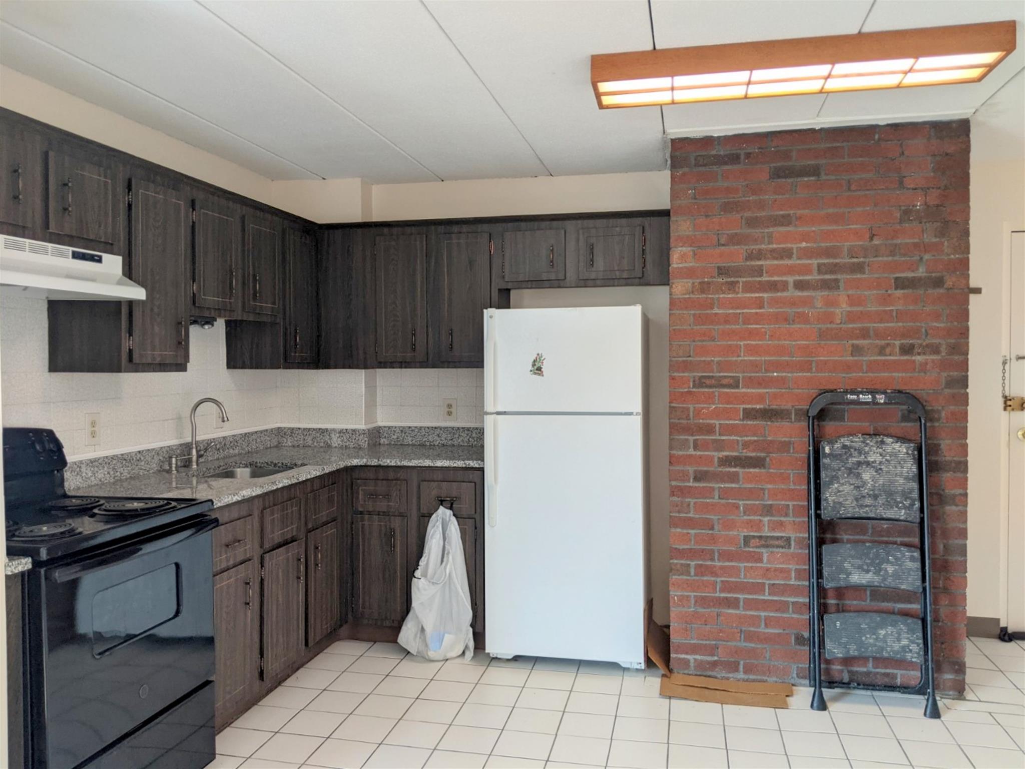 2 bed, 1.5 bath apartment for rent at 25 Hommer St Unit 33, Huron Village — photo 4 of 19