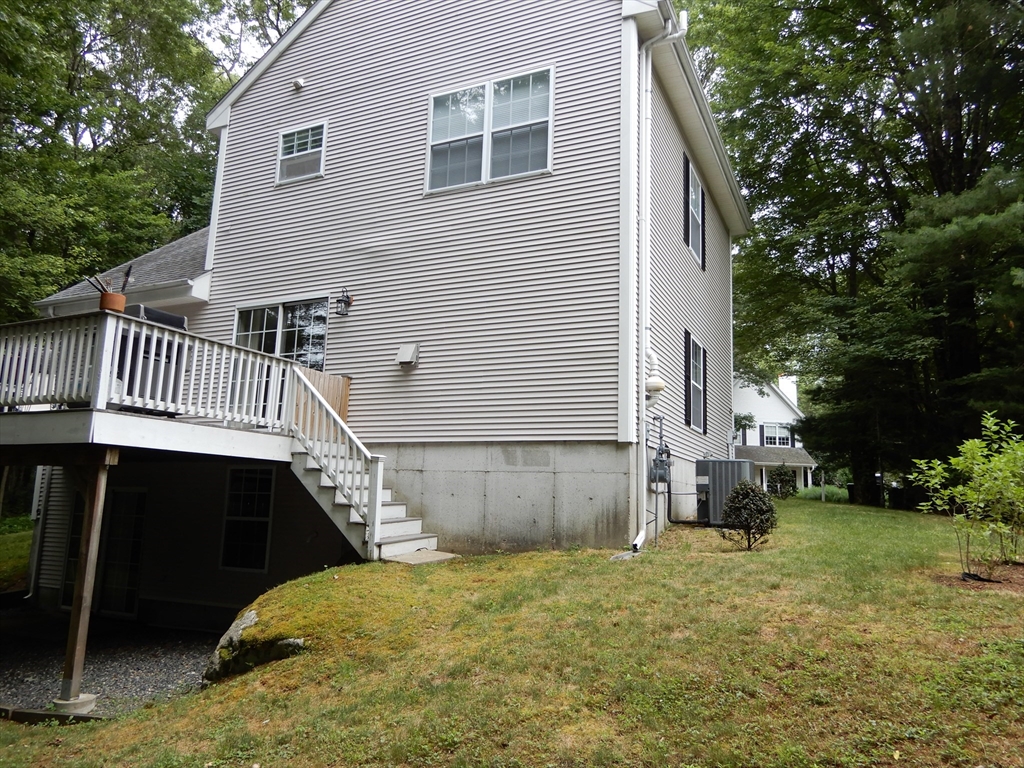 5 Bradshaw Ln, Foxboro