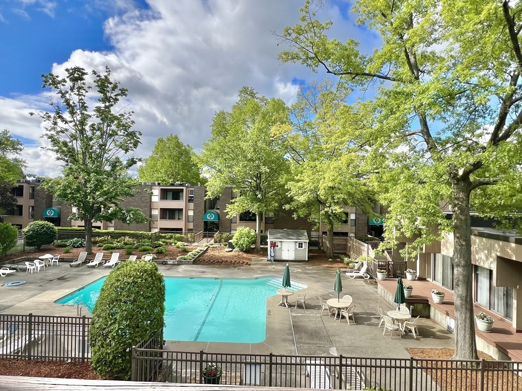 2 Shrewsbury Green Dr, Shrewsbury