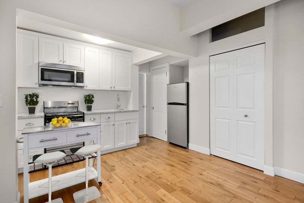 Studio bed, 1 bath apartment for rent at 291 Commonwealth Ave Unit 9, Back Bay — photo 2 of 11