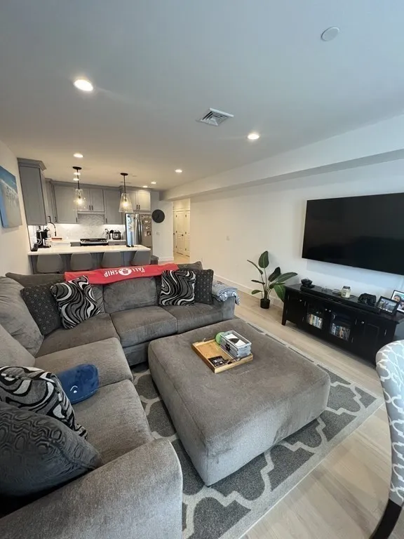 398 Bremen St, East Boston