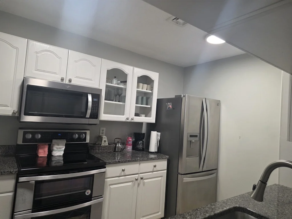 690 S Porter St, Manchester