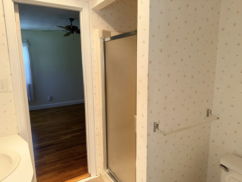 28 Robinhood Rd, Natick